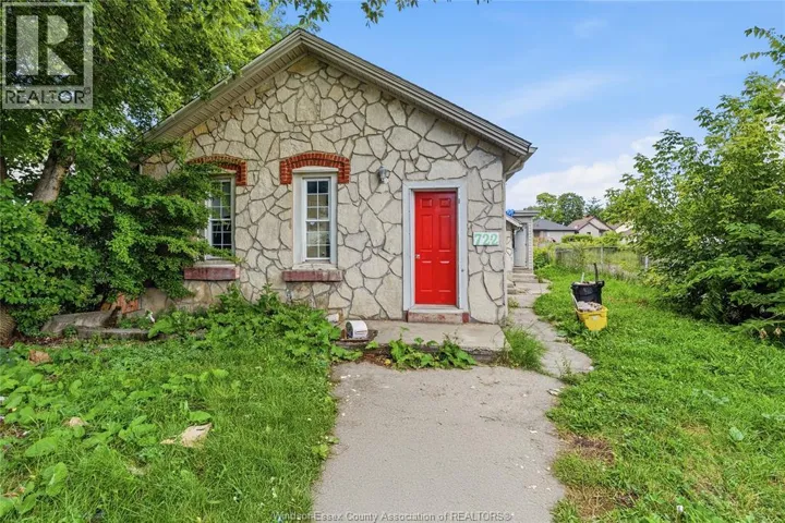 722 BRANT STREET, Windsor, Ontario N9A3E8