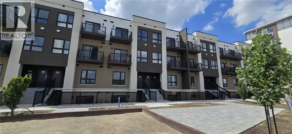 25 PALACE Street Unit# R14, Kitchener, Ontario N2E3M6