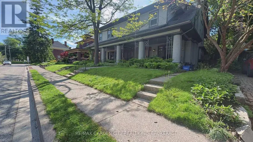 2 - 5 COLLEGE STREET, St. Catharines (Downtown), Ontario L2R2W6