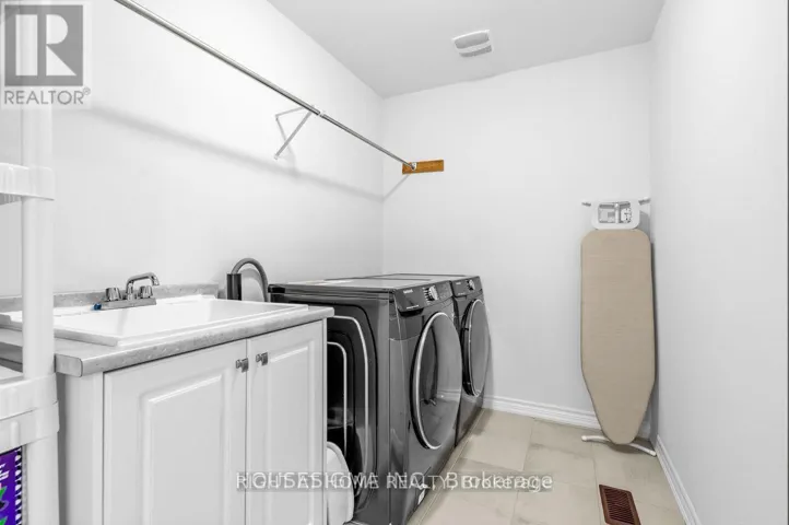 1348 APOLLO STREET S, Oshawa (Eastdale), Ontario L1K3E6