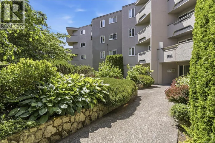 203 3800 Quadra St, Saanich, British Columbia V8R5G4