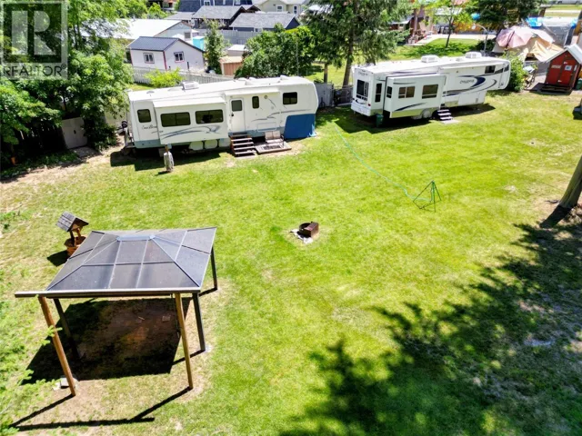 1664 SANTA ROSA Road, Christina Lake, British Columbia V0H1E0