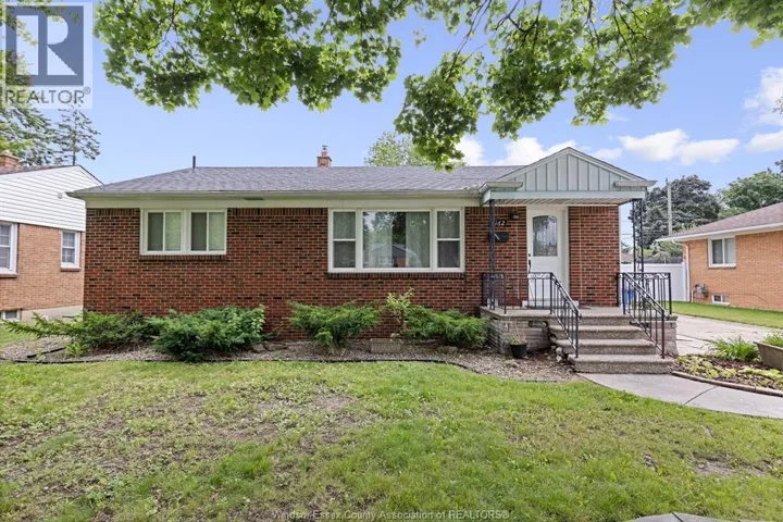 3162 AVONDALE, Windsor, Ontario N9E1X3