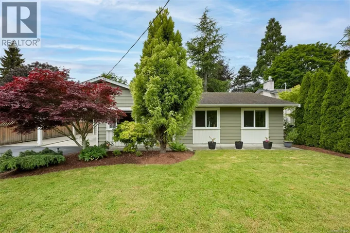 7662 Wallace Dr, Central Saanich, British Columbia V8M1N5