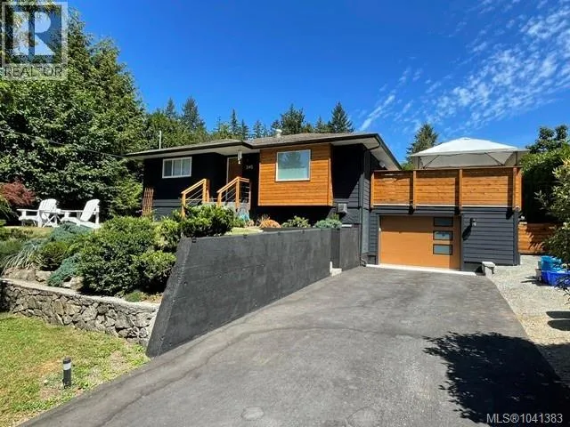 5143 Santa Clara Ave, Saanich, British Columbia V8Y1W5