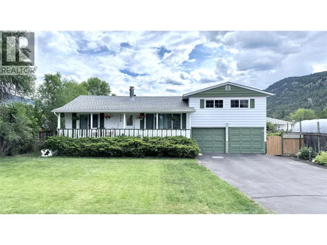 482 Sixth Avenue, Midway, British Columbia V0H1M0