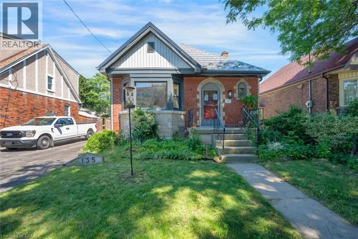135 WEXFORD Avenue S, Hamilton, Ontario L8K2N9