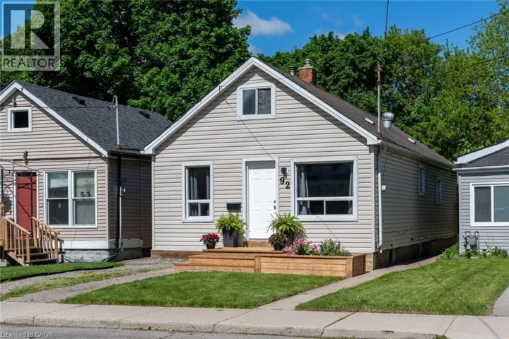 92 EAST 24TH Street, Hamilton, Ontario L8V2Y1