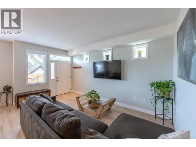 457 Nelson Avenue Unit# 102, Penticton, British Columbia V2A2L3