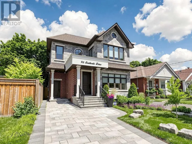 96 SOUTHVALE DRIVE, Toronto (Leaside), Ontario M4G1G5