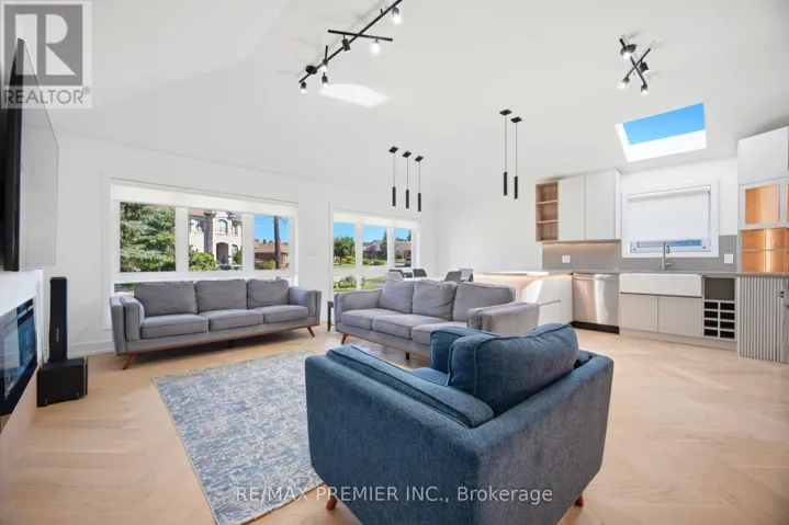 19 JACINTA DRIVE, Toronto (Rustic), Ontario M6L1H6