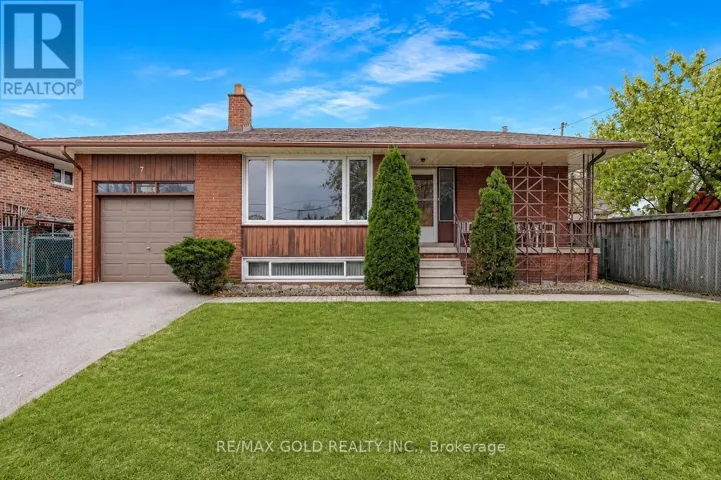 7 LARCHMERE AVENUE, Toronto (Humber Summit), Ontario M9L2N2