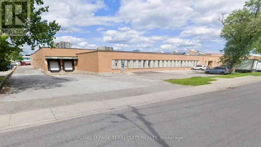 122 INDUSTRY STREET, Toronto (Brookhaven-Amesbury), Ontario M6M4L8