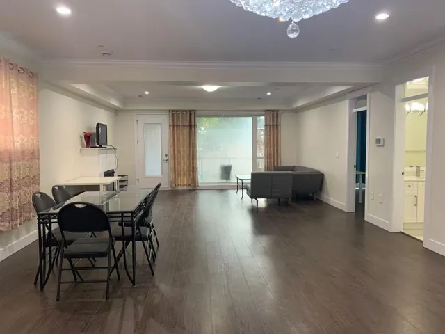Ground Level 13766 NORTH BLUFF ROAD, Vancouver, British Columbia V4B3B9