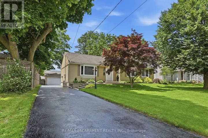 101 VICTORIA STREET, Hamilton (Waterdown), Ontario L9H2C1
