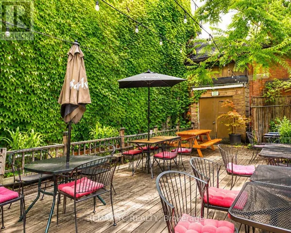 293 RONCESVALLES AVENUE, Toronto (Roncesvalles), Ontario M6R2M3