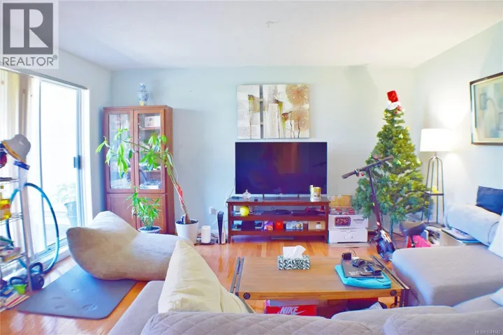 207 1694 Cedar Hill Cross Rd, Saanich, British Columbia V8P2P7