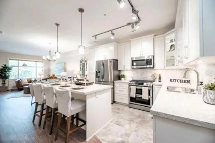 616 11063 RAVINE ROAD, Surrey, British Columbia V0V0V0