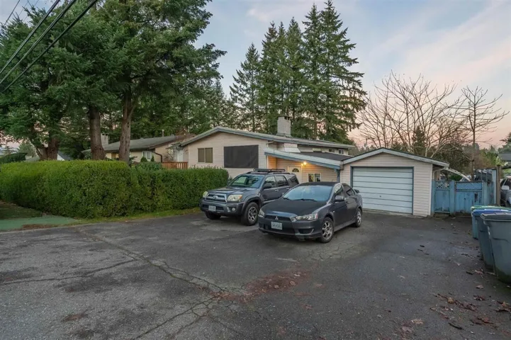 11084 148 STREET, Surrey, British Columbia V3R3Y8