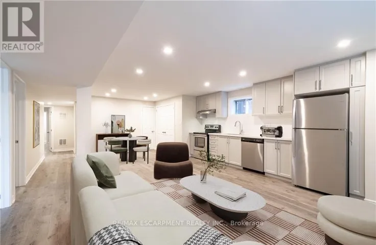 2 - 347 CLIFTON DOWNS, Hamilton (Gilbert), Ontario L9C7A8