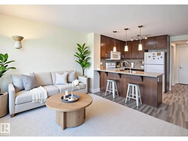 #210 3670 139 AV NW, Edmonton, Alberta T5Y3N5