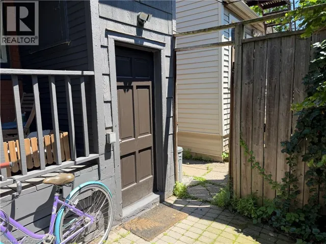 207 CHARLTON Avenue W, Hamilton, Ontario L8P2E3