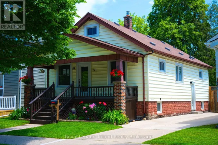 224 HARKNESS STREET, Sarnia, Ontario N7T3H4