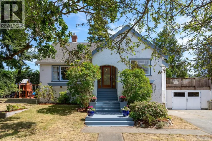 2875 Rockwell Ave, Saanich, British Columbia V9A2M8