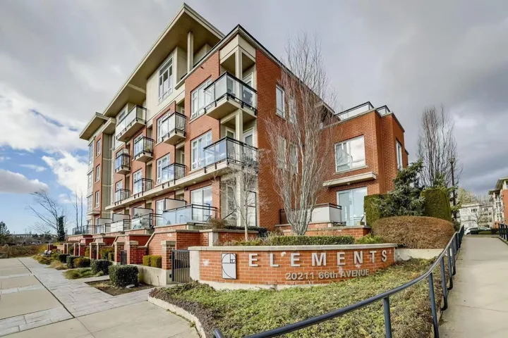 C325 20211 66 AVENUE, Langley, British Columbia V2Y0L4