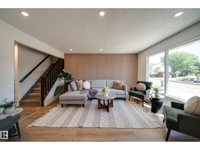 10343 172 AV NW, Edmonton, Alberta T5X5C2