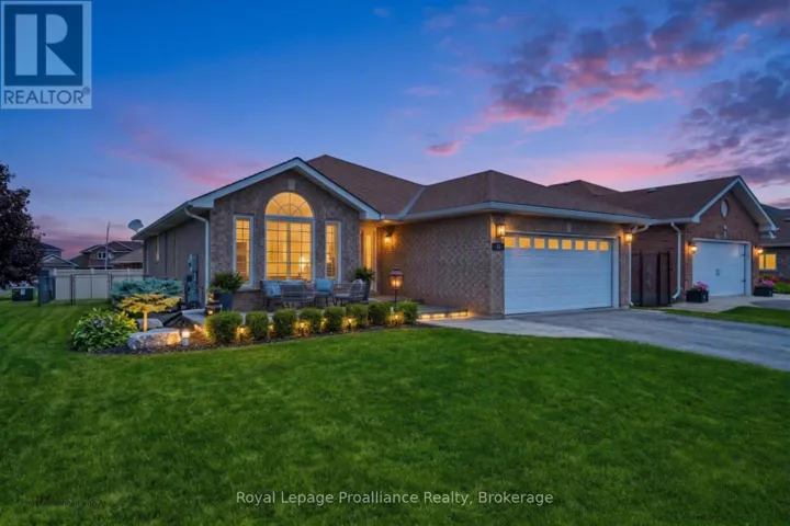 15 CHELSEA CRESCENT, Belleville (Thurlow Ward), Ontario K8N4Z5