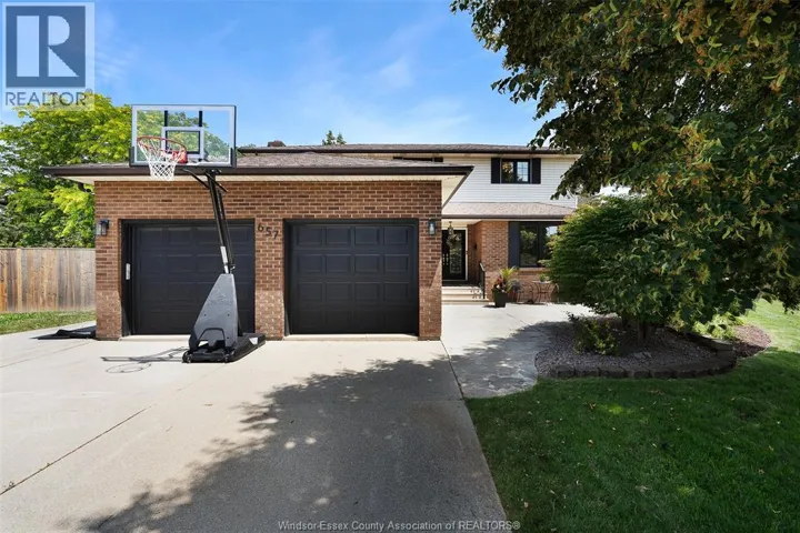 657 DRESDEN PLACE, Tecumseh, Ontario N8N4B7