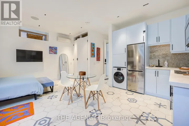 15 ALBERMARLE AVENUE, Toronto (North Riverdale), Ontario M4K3Y9