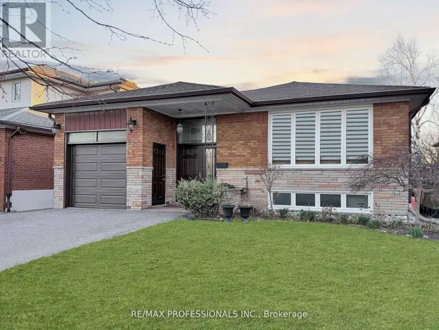 32 SELLMAR ROAD, Toronto (Willowridge-Martingrove-Richview), Ontario M9P3E6
