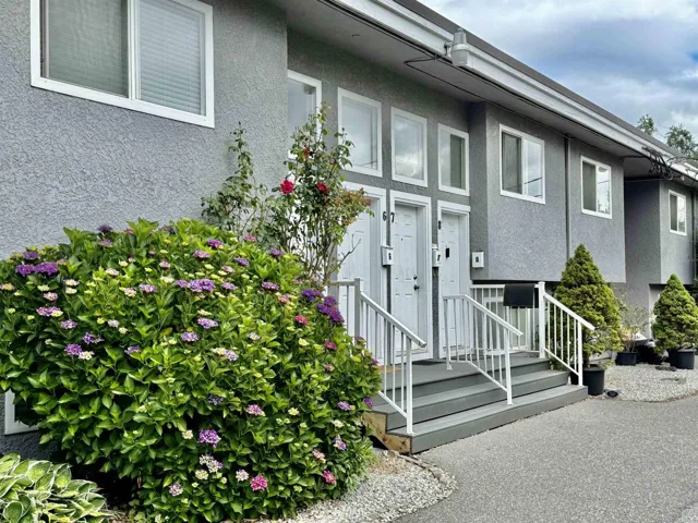 8 33900 MAYFAIR AVENUE, Abbotsford, British Columbia V2S1R2