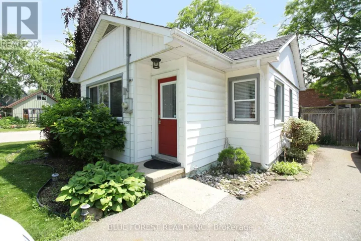2008 OLIVE STREET, Sarnia, Ontario N0N1C0