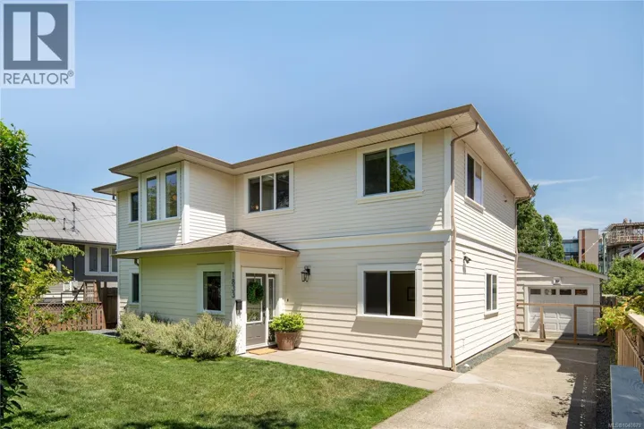 1833 Chestnut St, Victoria, British Columbia V8R4N6