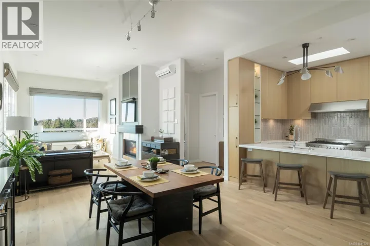 PH5 2285 Bowker Ave, Oak Bay, British Columbia V8R2E2