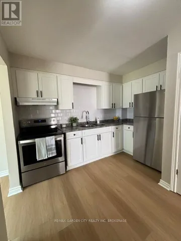 D - 120 ENDICOTT TERRACE, Welland (Prince Charles), Ontario L3C5S1