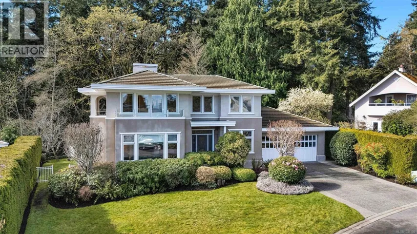 805 Del Monte Lane, Saanich, British Columbia V8Y3H2
