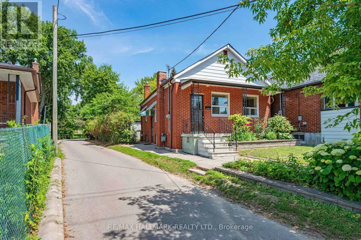 970 COSBURN AVENUE, Toronto (Woodbine-Lumsden), Ontario M4C2W9