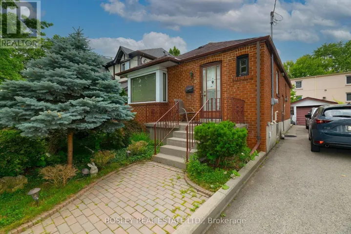 6 BOYD AVENUE, Toronto (Weston), Ontario M9N2C7