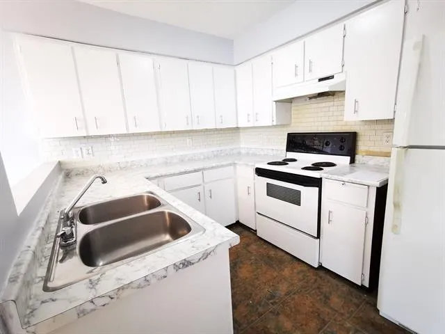11859 89A AVENUE, Delta, British Columbia V4C3G8