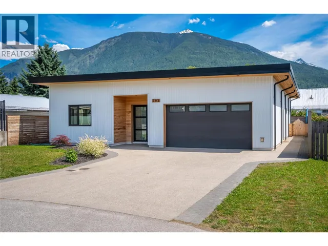 702 Center Street, Revelstoke, British Columbia V0E2S0