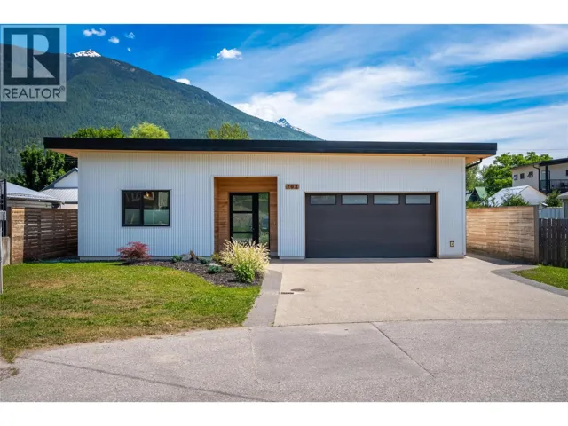 702 Center Street, Revelstoke, British Columbia V0E2S0