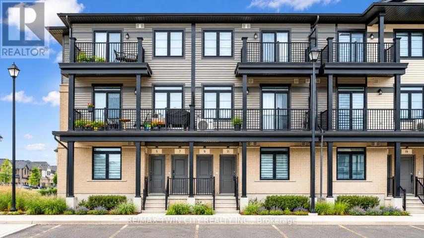 9 LOMOND LANE, Kitchener, Ontario N2R0T6