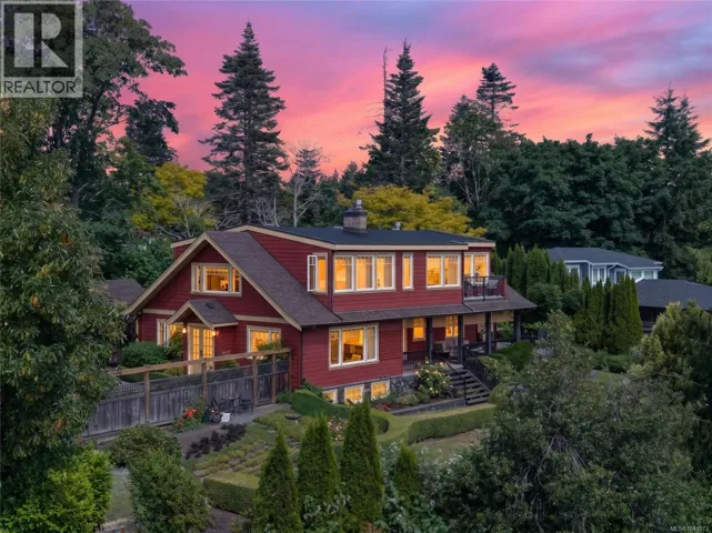 1685 Beaufort Ave, Comox, British Columbia V9M1R8