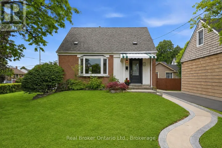 1 JANIS COURT, Hamilton (Dundas), Ontario L9H1S8