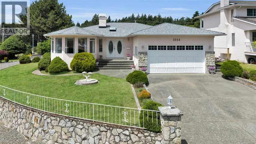 1004 Adeline Pl, Saanich, British Columbia V8Y3E7