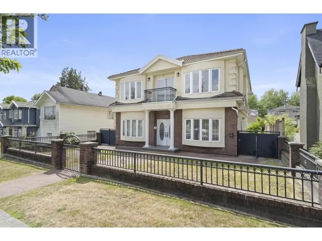 2772 TRIUMPH STREET, Vancouver, British Columbia V5K1T2